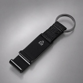 Брелок с подставкой для телефона из переработанного алюминия 